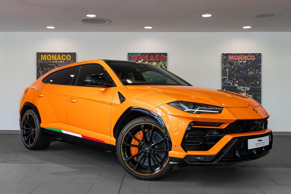 Lamborghini Urus V8 Pearl Capsule 