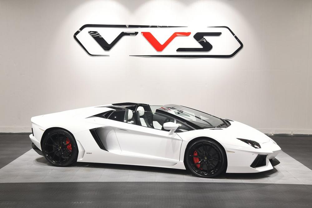 Lamborghini Aventador LP700-4 Roadster 