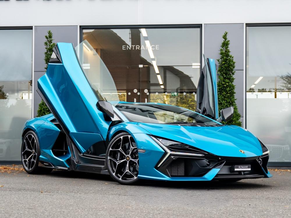 Lamborghini Revuelto 