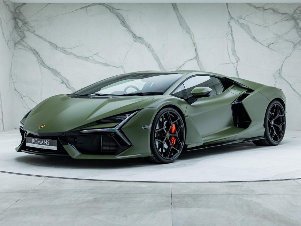 Lamborghini Revuelto 