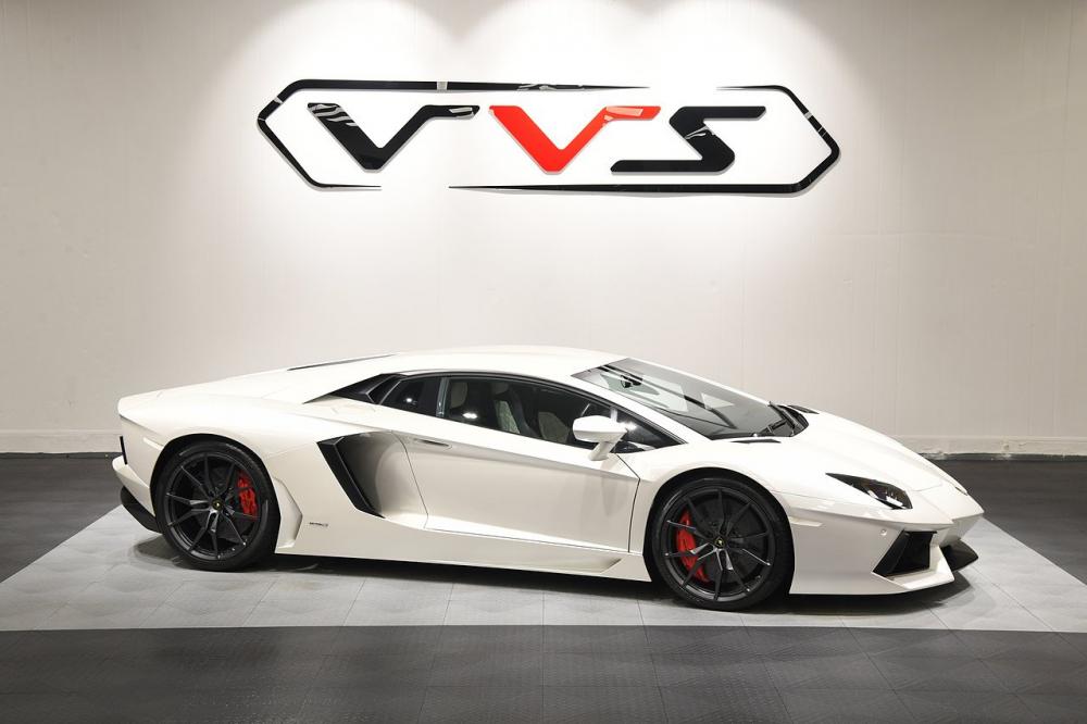 Lamborghini Aventador V12 LP 700-4 