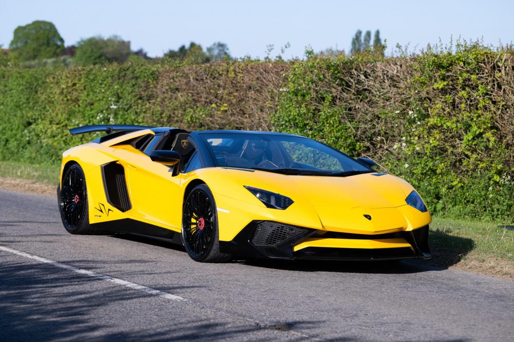 Lamborghini Aventador LP 750-4 SV Roadster