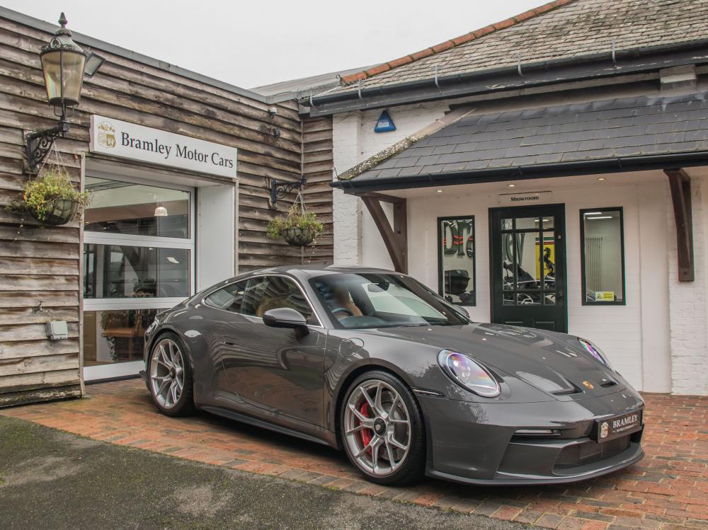Porsche 992 GT3 Touring - PDK
