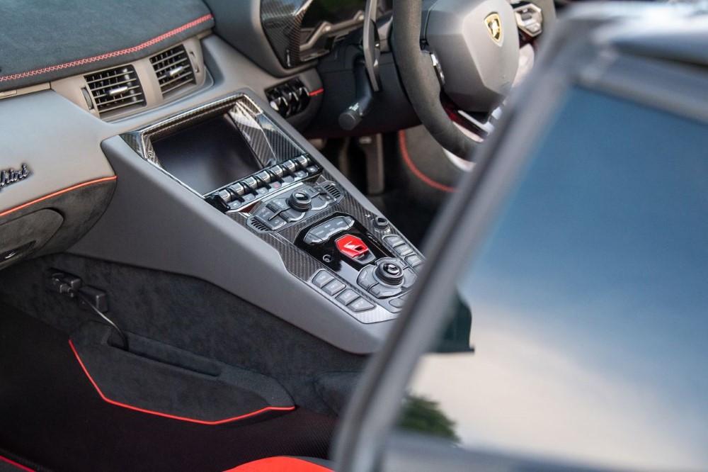 Lamborghini Aventador Roadster Interior